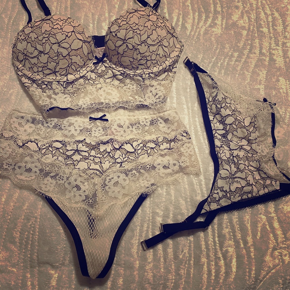 Victoria’s Secret NWT XS lingerie set